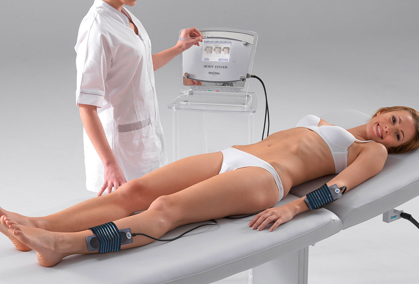 Apparecchiature e macchinari per centri estetici. Attrezzatura professionale per la riduzione degli inestetismi.