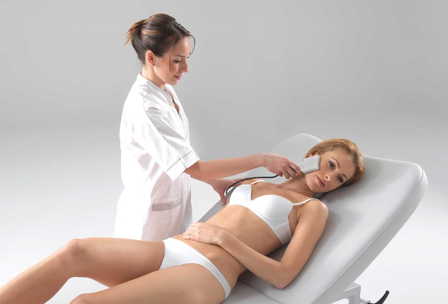 Apparecchiature e macchinari per centri estetici. Attrezzatura professionale per la riduzione degli inestetismi.